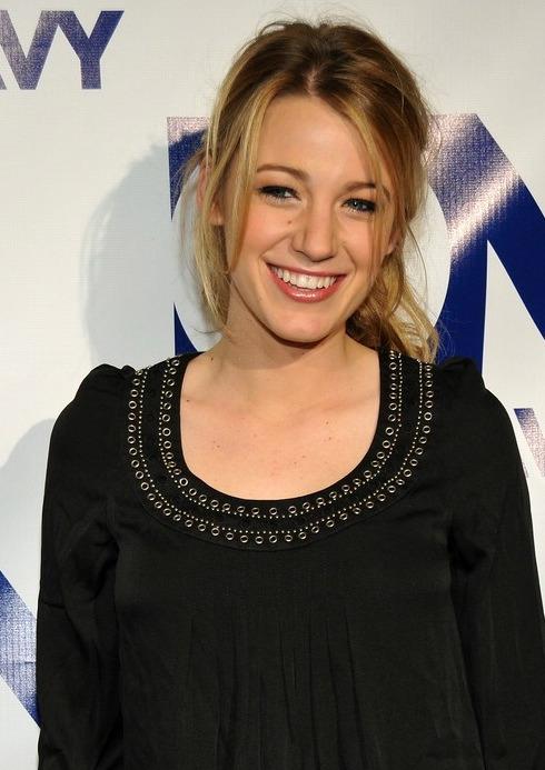 A nice Blake Lively picture from January 2008 This Old Navy girl would be 