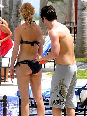  Blake Lively and Penn Badgley vacation in Mexico in May 2008.
