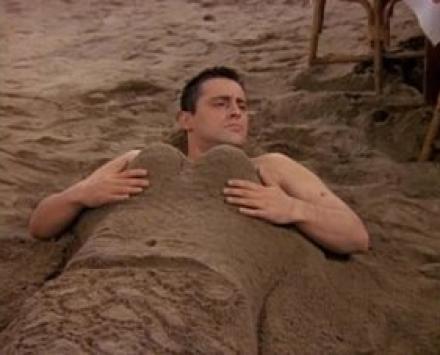 http://static.tvfanatic.com/images/gallery/joey-at-the-beach_440x355.jpg