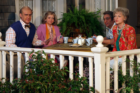 http://static.tvfanatic.com/images/gallery/karen-and-the-gang-on-the-porch.jpg