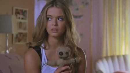 http://static.tvfanatic.com/images/videos/pretty-little-liars-halloween-special-promo_450x254.jpg
